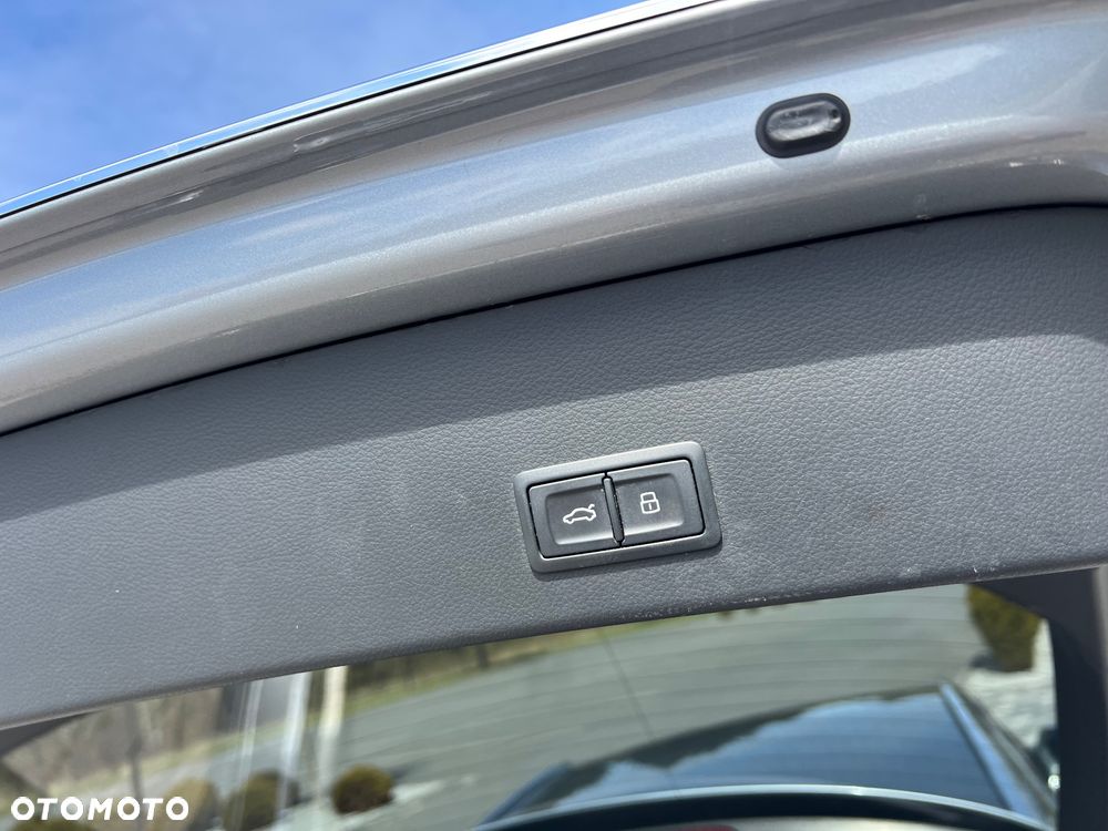 Audi A6 Avant 2.0 TDI Ultra S tronic - 33