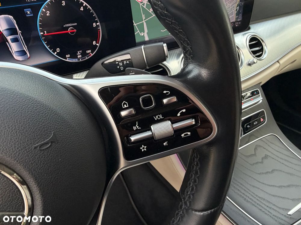 Mercedes-Benz Klasa E 220 d 4-Matic 9G-TRONIC - 25
