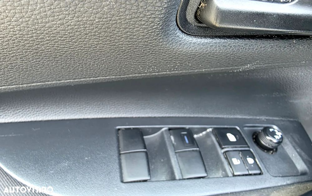 Toyota Corolla 1.8 HSD Business - 18