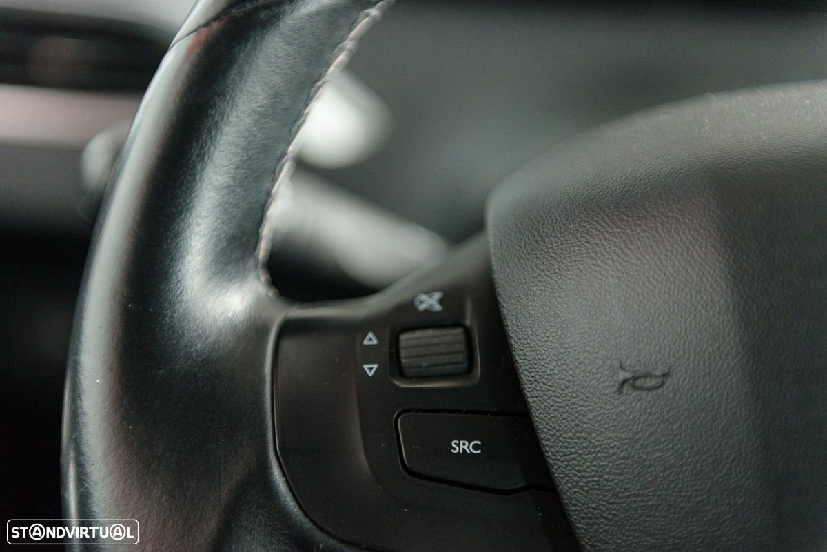 Peugeot 208 1.2 PureTech Allure - 21