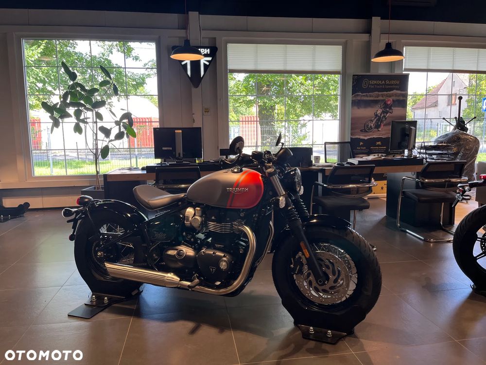 Triumph Bonneville Bobber - 13