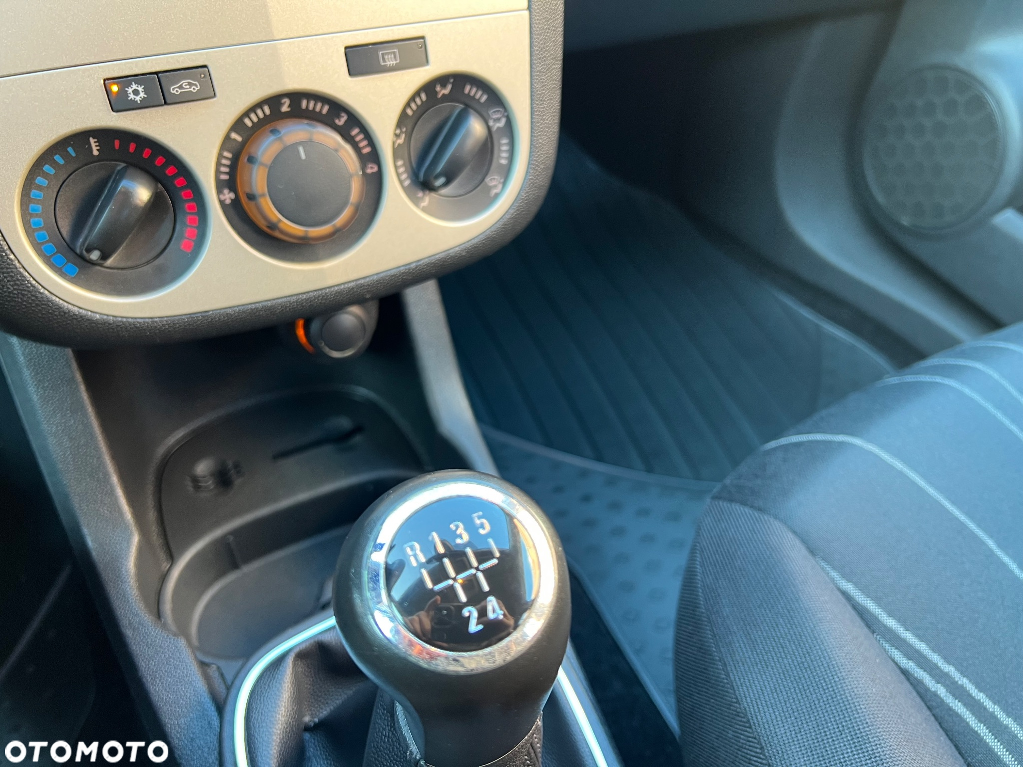 Opel Corsa 1.4 16V Cosmo - 23