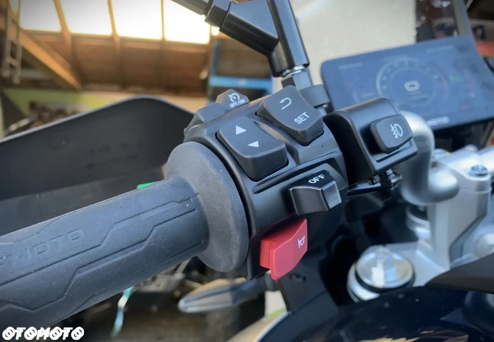 CFMoto MT - 9
