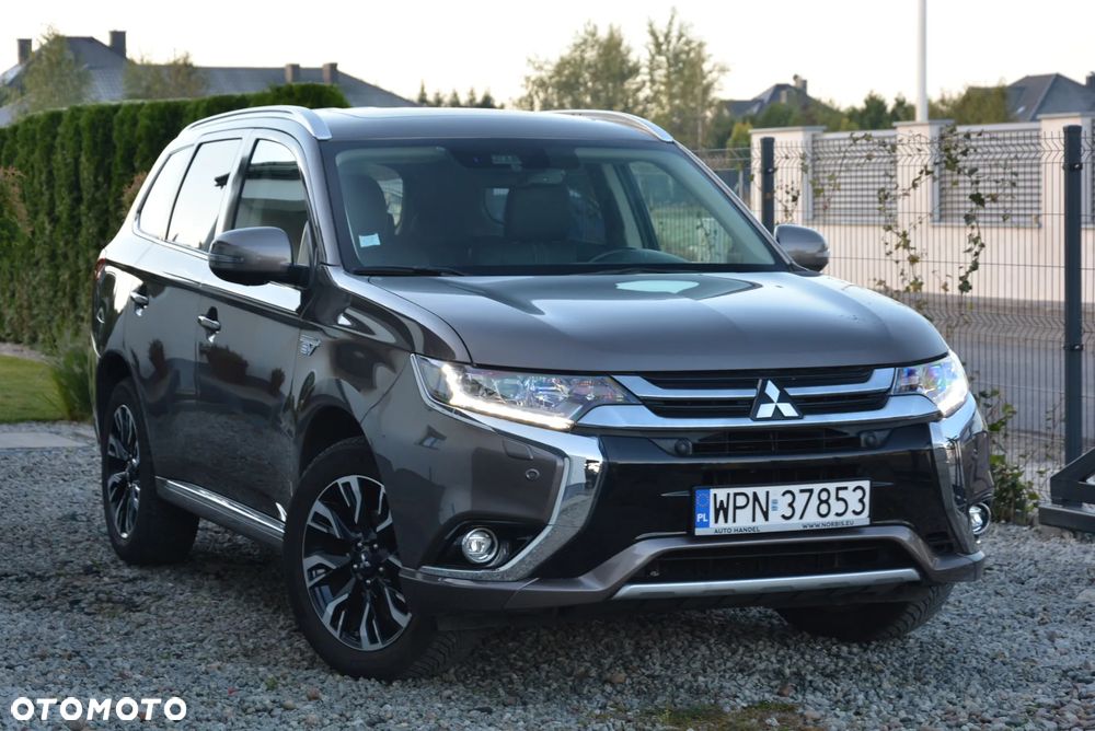 Mitsubishi Outlander 2.0 4WD Plug-In Hybrid - 1