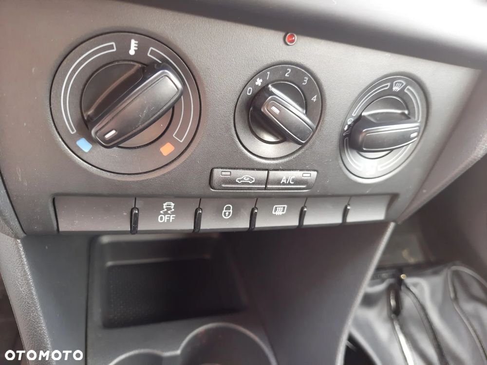 Skoda RAPID 1.2 TSI Ambition - 29