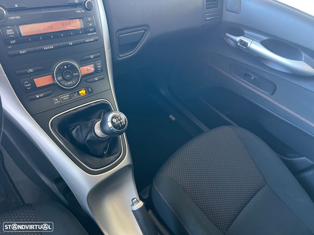 Toyota Auris 1.4 D-4D Exclusive+P.Sport - 19