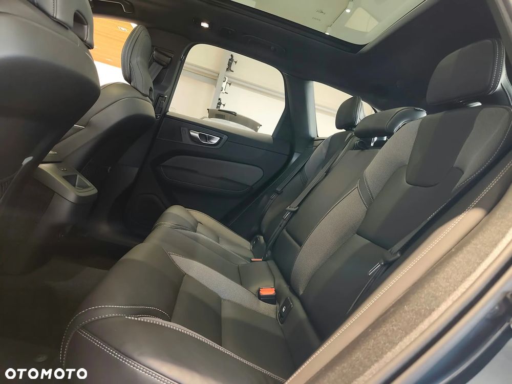 Volvo XC 60 B5 B AWD Ultimate Dark - 22