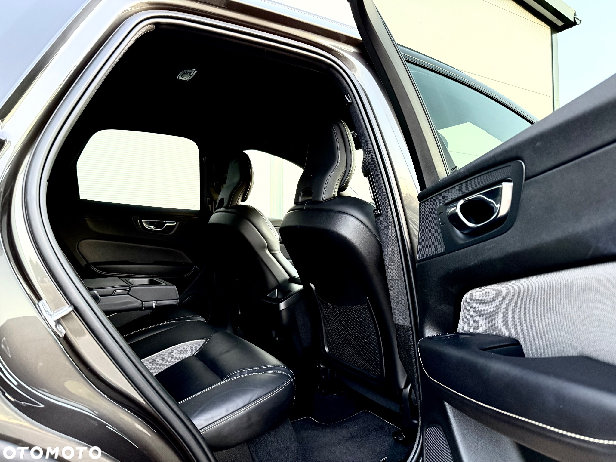Volvo XC 60 D4 R-Design - 30