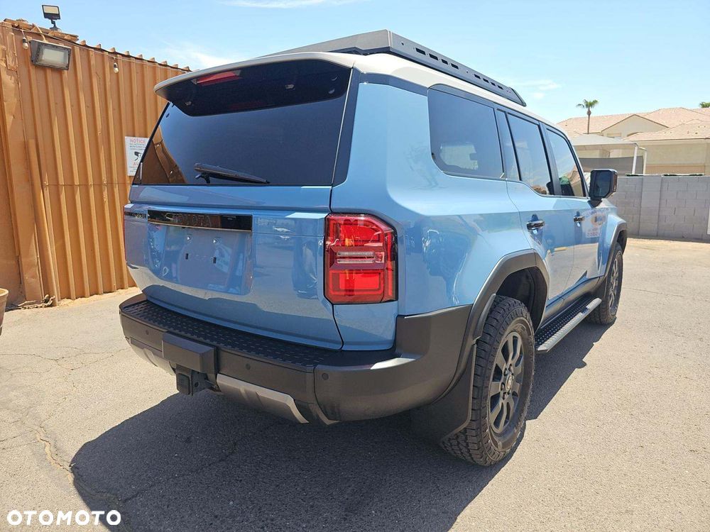 Toyota Land Cruiser - 4