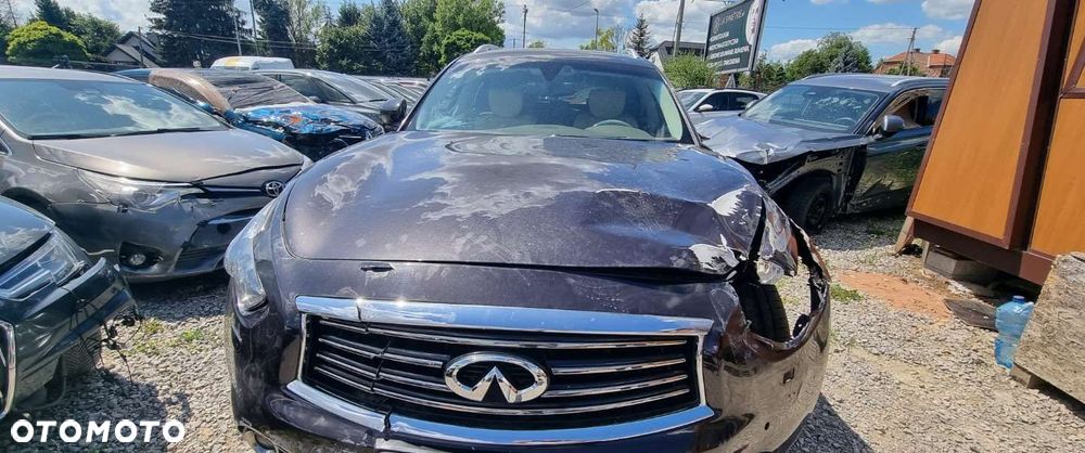 Infiniti QX70 - 16