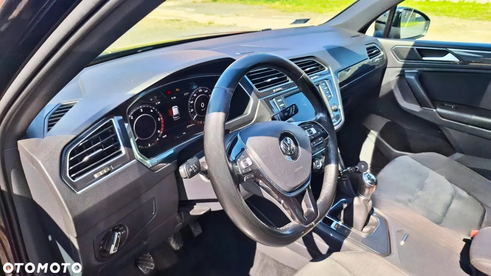 Volkswagen Tiguan 2.0 TDI SCR BlueMotion Technology Sport & Style - 6