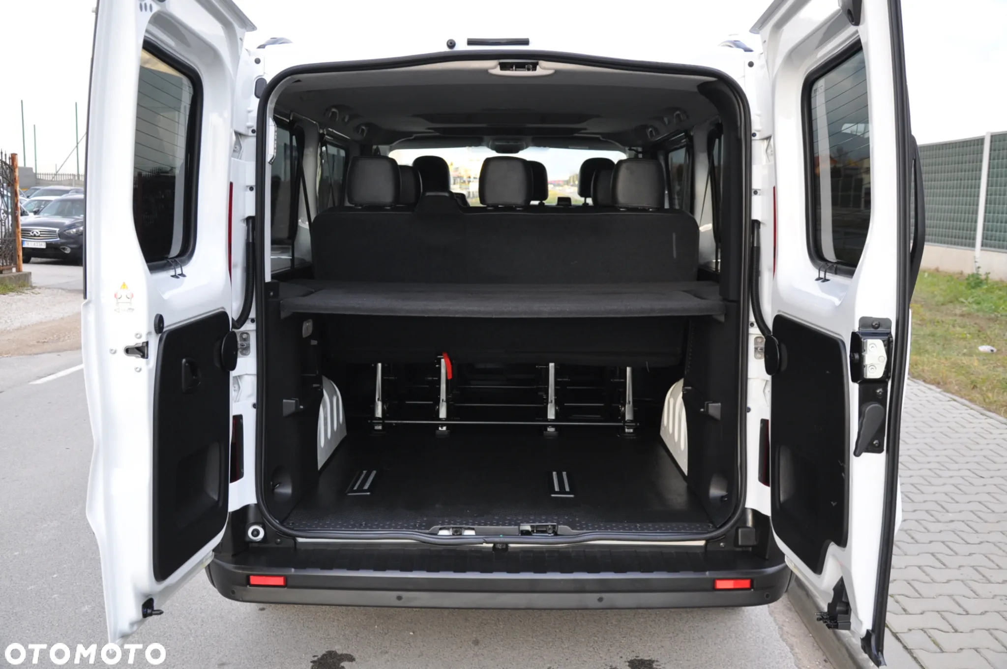 Renault Trafic - 23