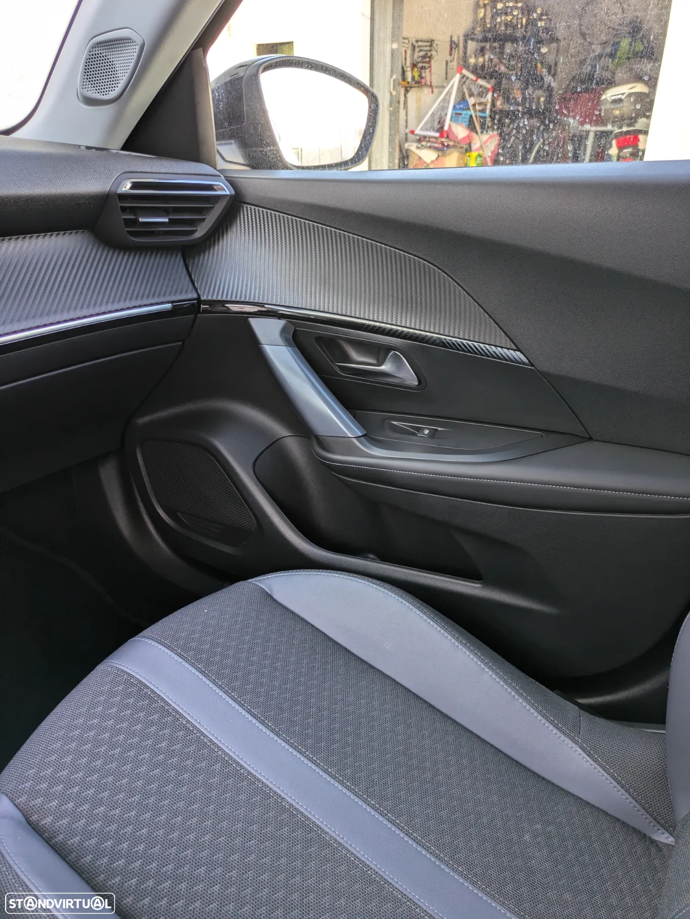 Peugeot 2008 1.2 PureTech Allure - 17