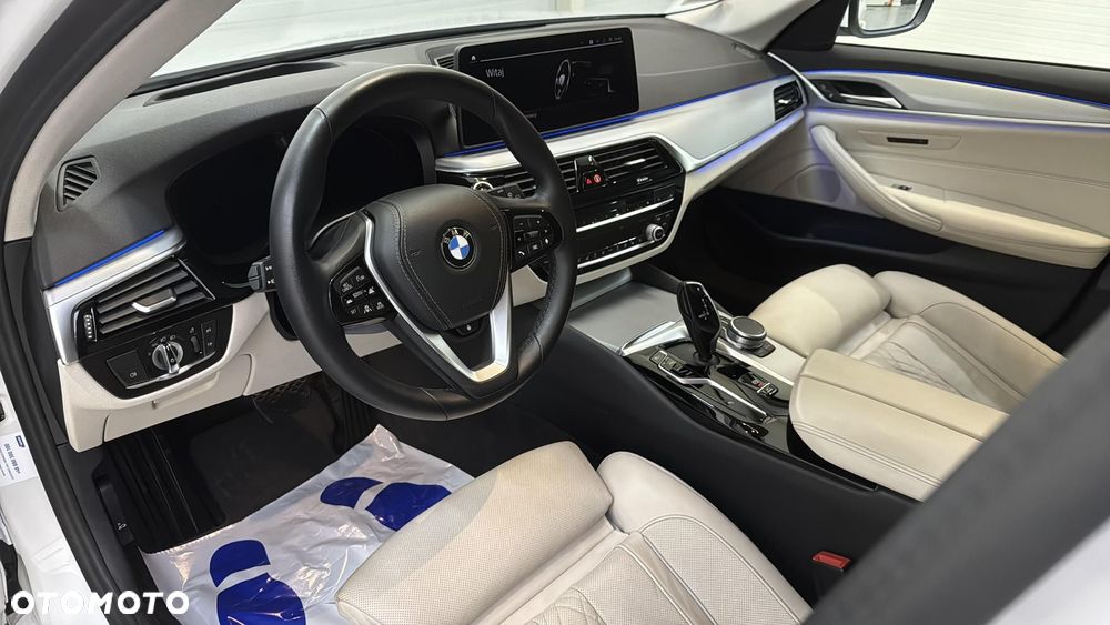 BMW Seria 5 520d xDrive - 11