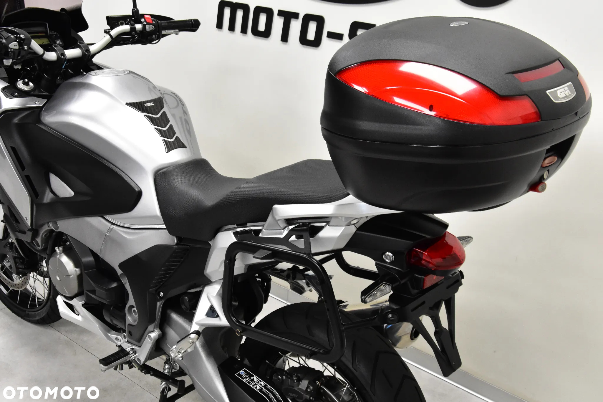 Honda VFR - 18