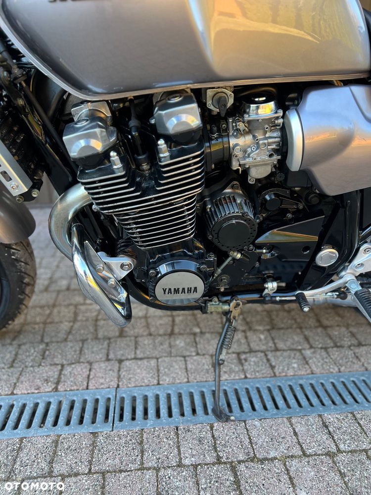 Yamaha XJR - 19