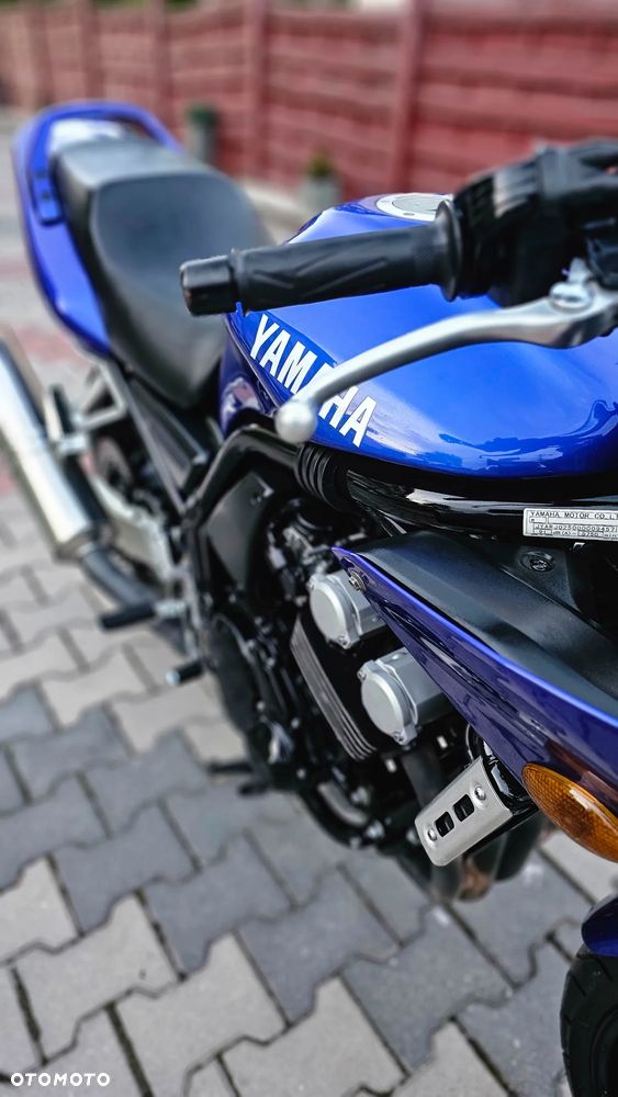Yamaha FZS - 11
