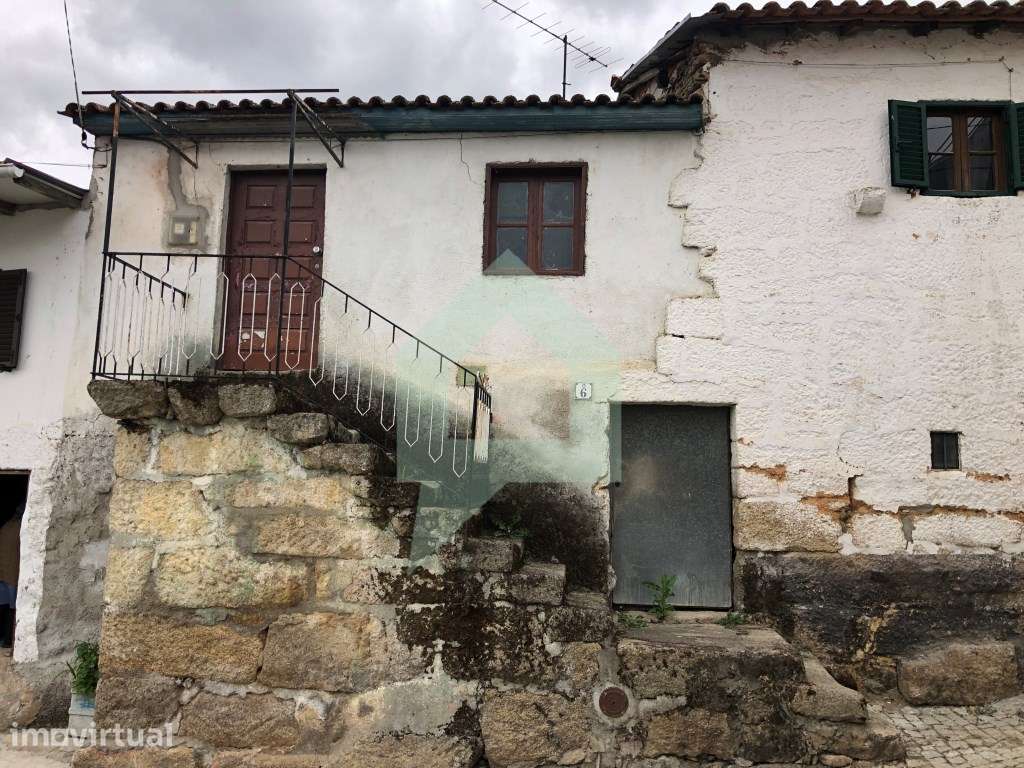 Casa para restauro no Centro de Sanfins, Valpaços - Grande imagem: 2/18