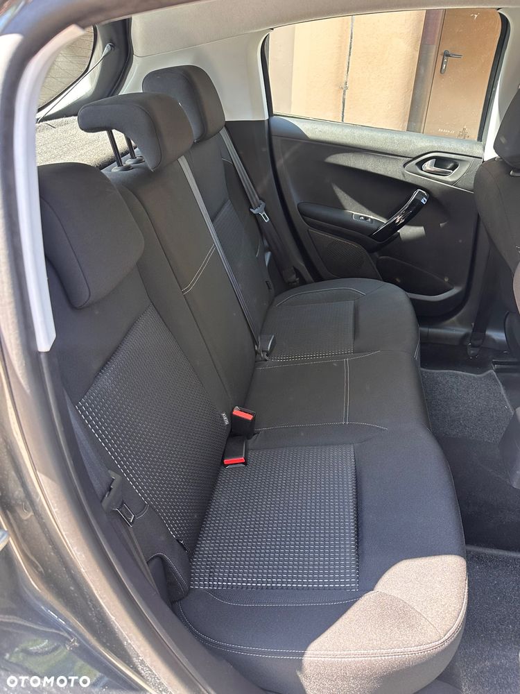 Peugeot 208 PureTech 110 Stop & Start EAT6 Signature - 8