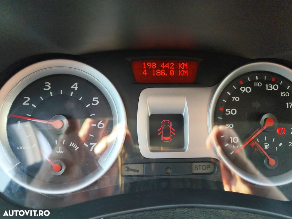Renault Clio III 1.4 16V Privilege - 10