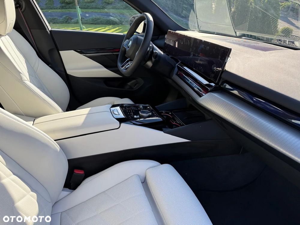 BMW Seria 5 520d xDrive mHEV M Sport - 10