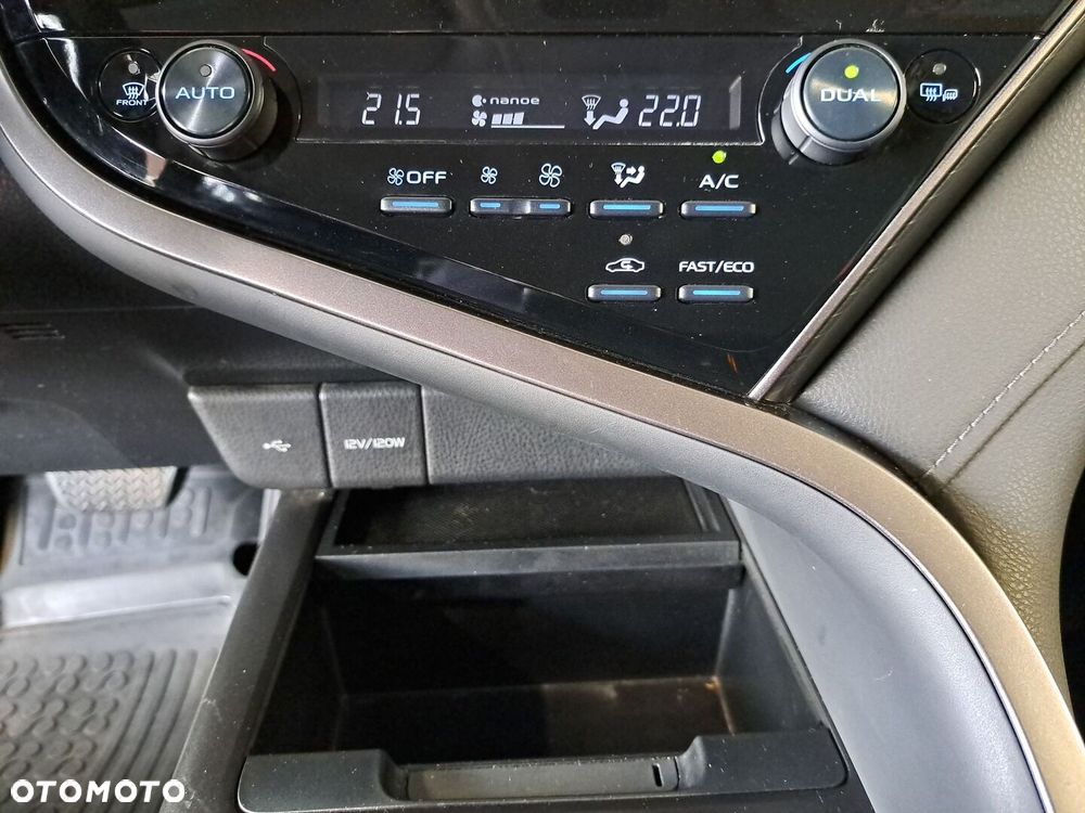 Toyota Camry 2.5 Hybrid Comfort CVT - 26