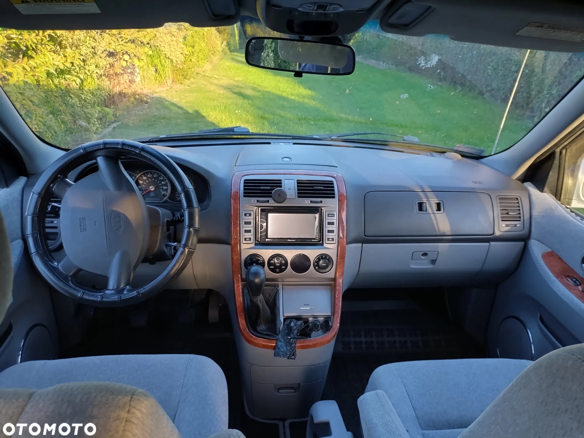 Kia Carnival - 4