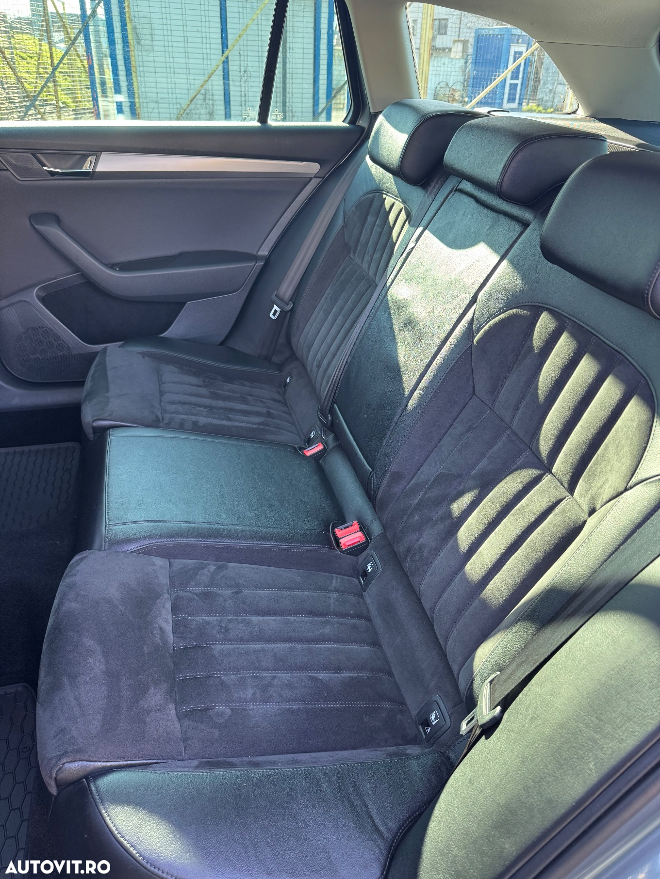 Skoda Superb 2.0 TDI DSG Premium Edition - 11