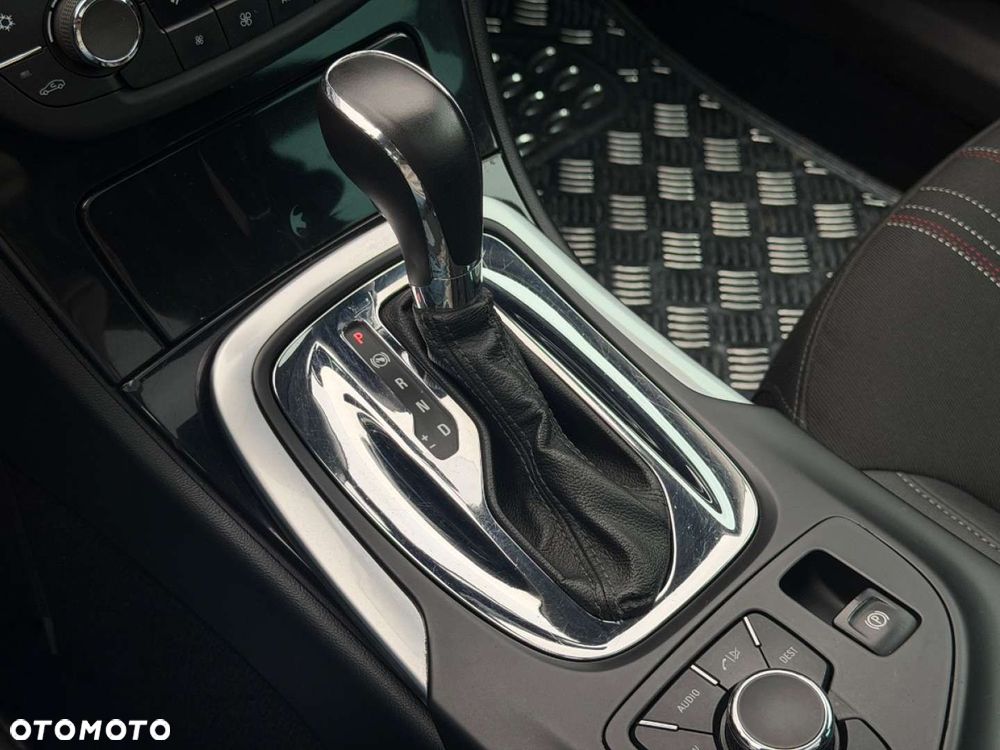 Opel Insignia - 22