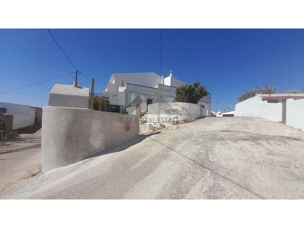 Casa Térrea T2 com Pátios Exteriores, Garagem, Terraço e Pequena Ho... - Grande imagem: 4/44