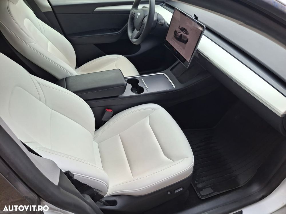 Tesla Model Y Performance Dual Motor AWD - 11