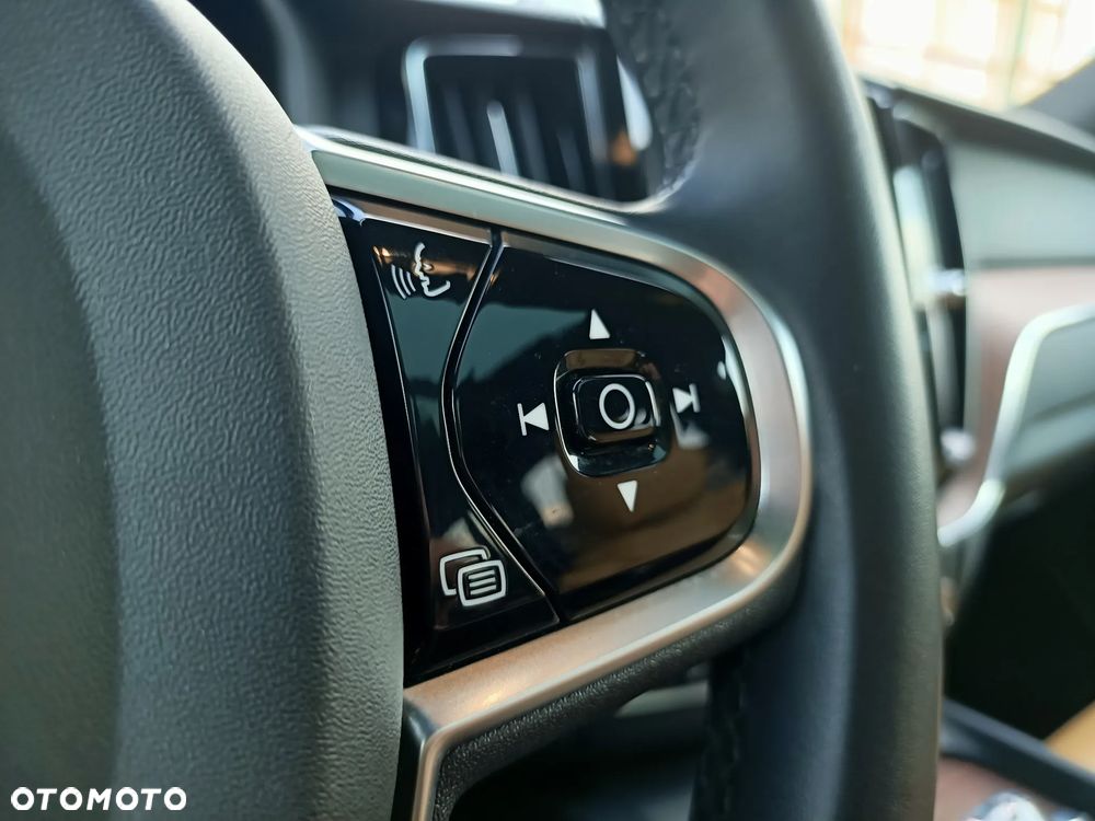 Volvo XC 60 T8 Plug-In Hybrid AWD Ultimate Bright - 17