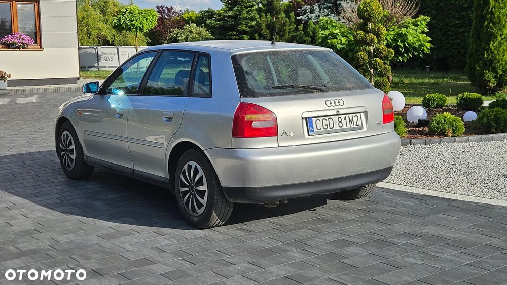 Audi A3 Sportback 1.6 Ambiente - 16