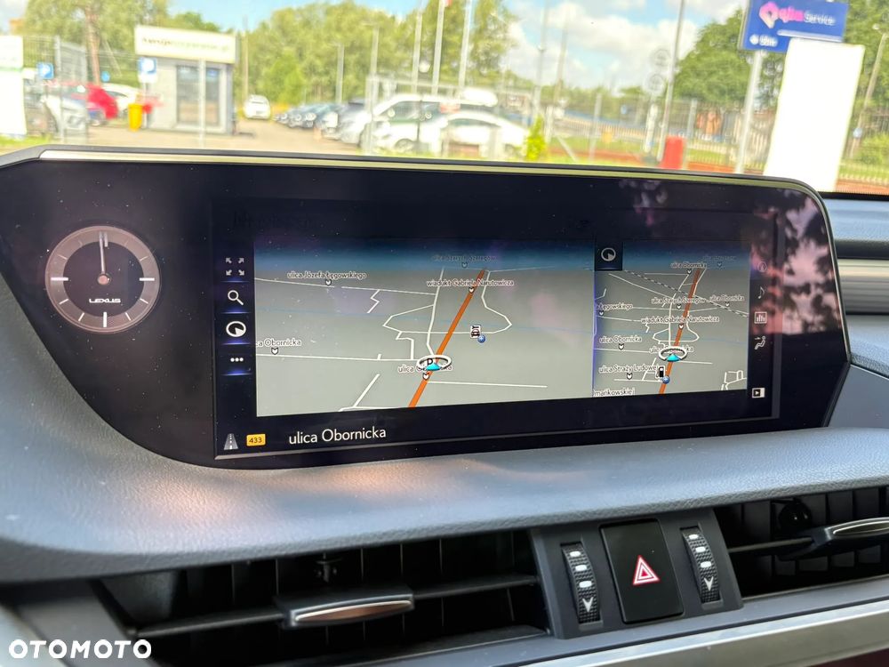 Lexus ES 300h F Sport Edition - 22