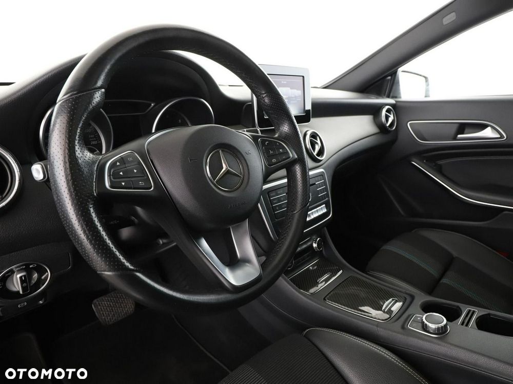 Mercedes-Benz CLA 180 d 7G-DCT Urban - 15