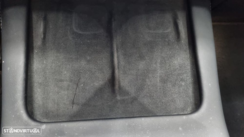 Tesla Model Y - 10