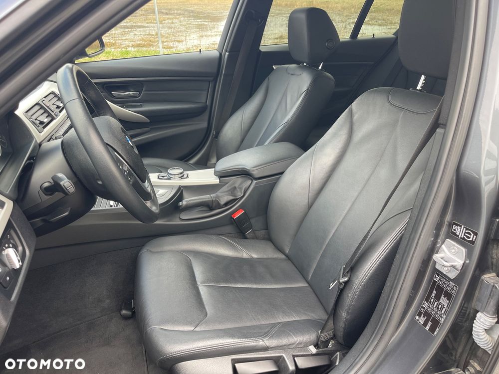 BMW Seria 3 320i - 9