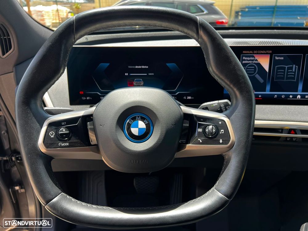 BMW iX xDrive 40 Pack Desportivo - 7