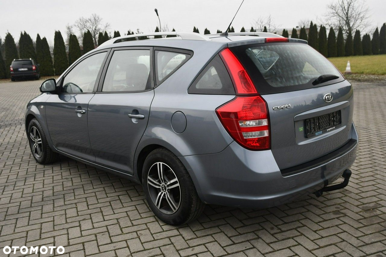 Kia Ceed - 9