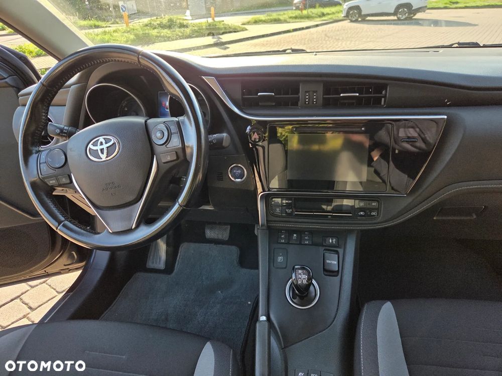 Toyota Auris Hybrid 135 Premium - 23