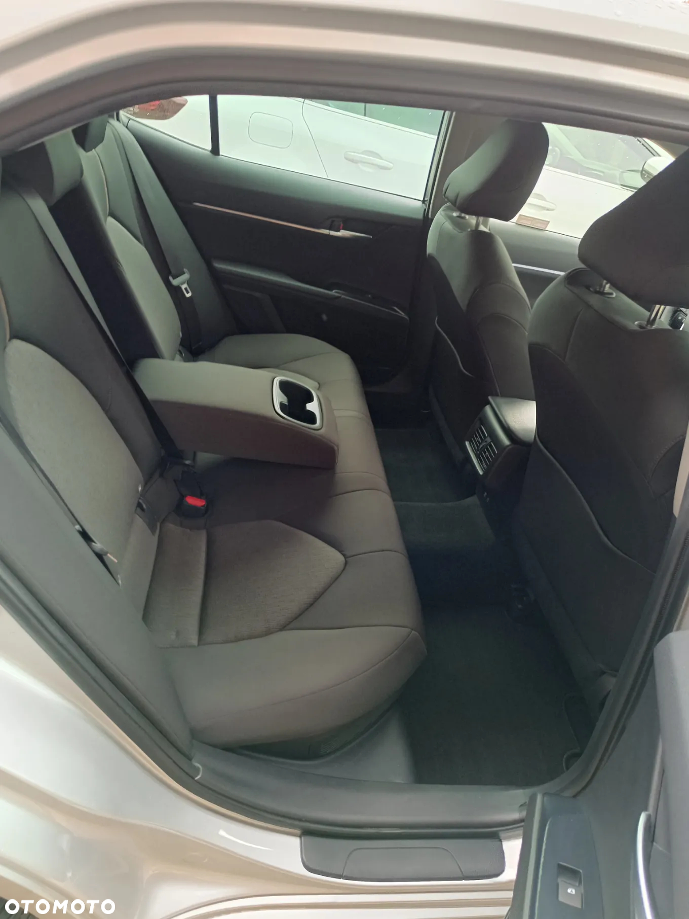 Toyota Camry 2.5 Hybrid Comfort CVT - 33