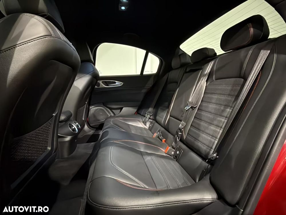 Alfa Romeo Giulia 2.0 Turbo 16V AT8-Q4 Competizione - 12