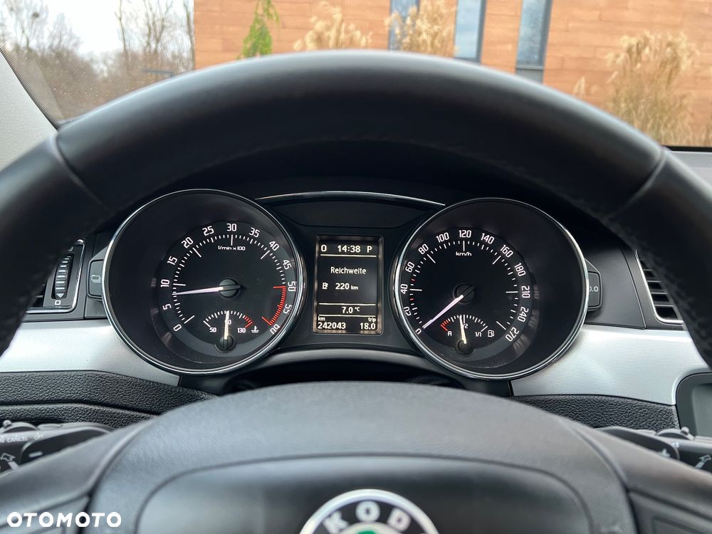 Skoda Superb 2.0 TDI DSG Elegance - 29