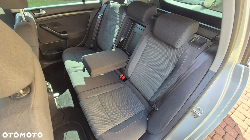 Volkswagen Golf 1.6 TDI DPF BlueMotion - 28