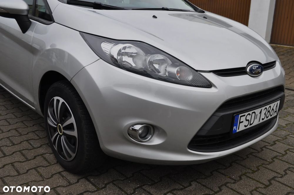 Ford Fiesta 1.25 Ambiente EU5 - 32