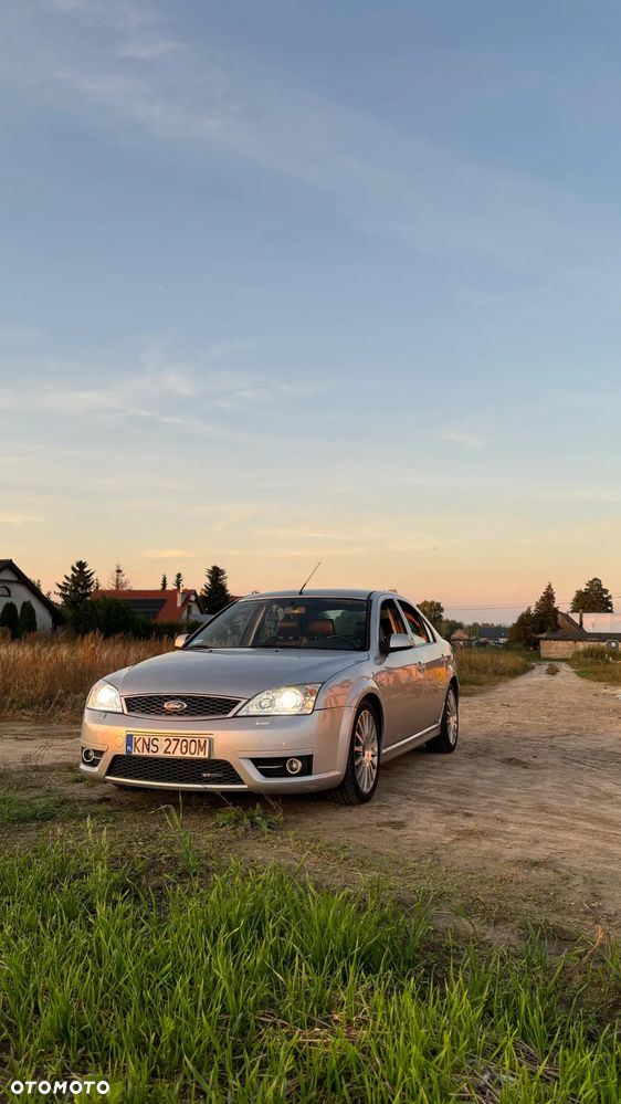 Ford Mondeo 3.0 V6 ST 220 - 32