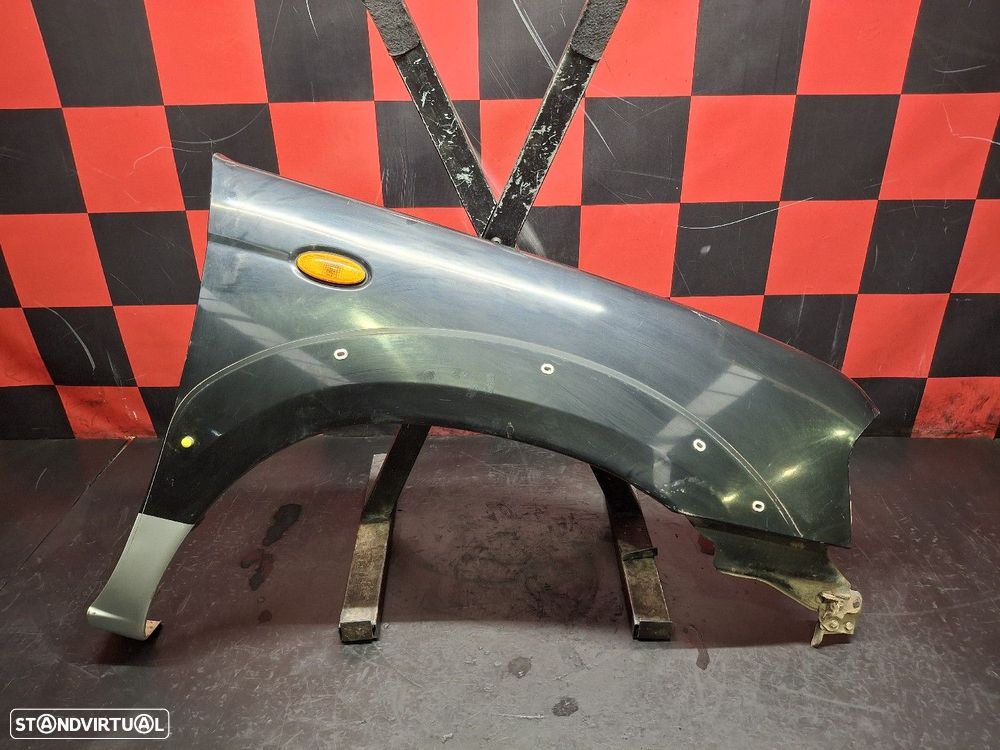 Guarda Lamas Direito Nissan Pick Up (D22) - 1