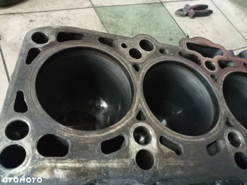 blok silnika  vw 1.9 tdi bjb - 2