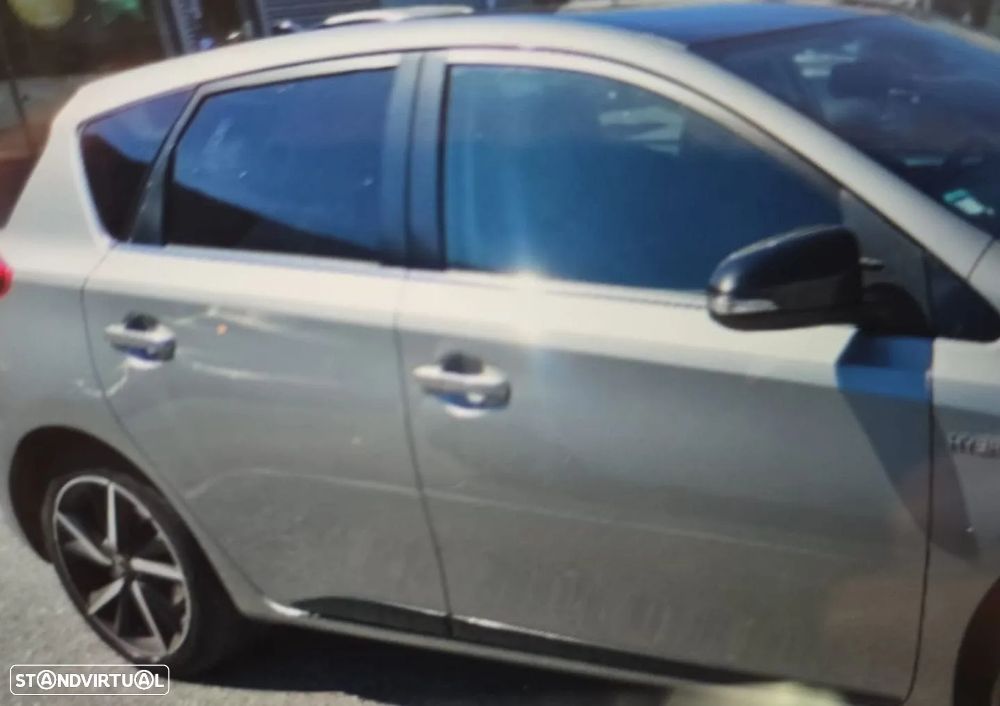 Toyota Auris 1.8 HSD Comfort +P.Sport+Navi - 4