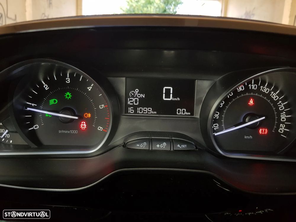 Peugeot 208 1.5 BlueHDi Signature - 24